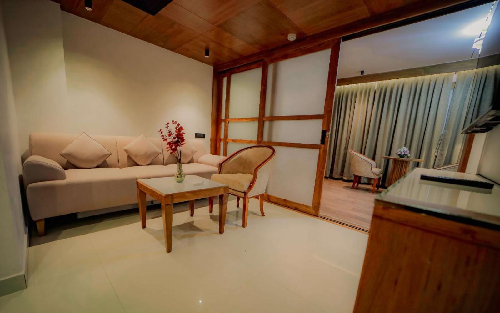 Hotel Cordial Sopanam Thiruvananthapuram Buitenkant foto