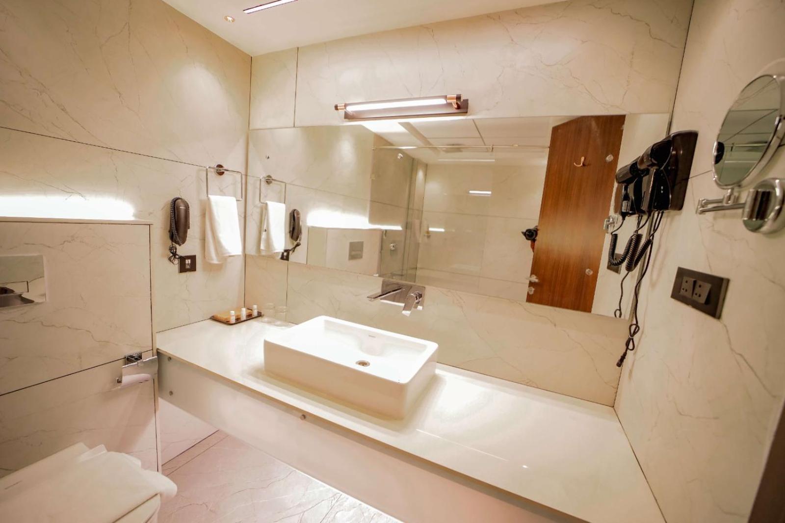 Hotel Cordial Sopanam Thiruvananthapuram Buitenkant foto